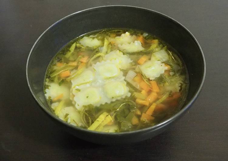 La Meilleur Recette De Bouillon de légumes aux ravioles