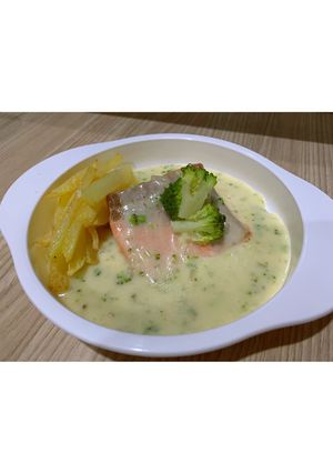 Foto resep MPASI 9 Bulan Steak Salmon with Cheese Sauce