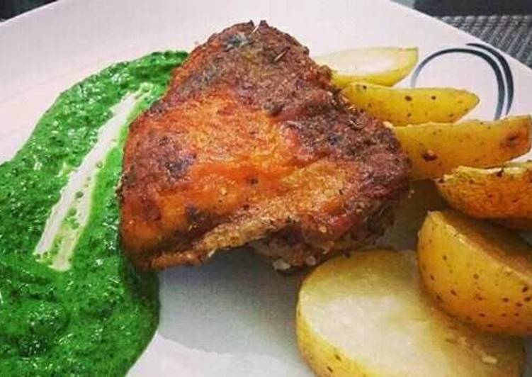Frango e Batatas Assadas no Forno e Purê de Rúcula - Tudogosreceitas