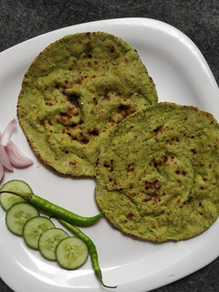 A picture of Palak roti.