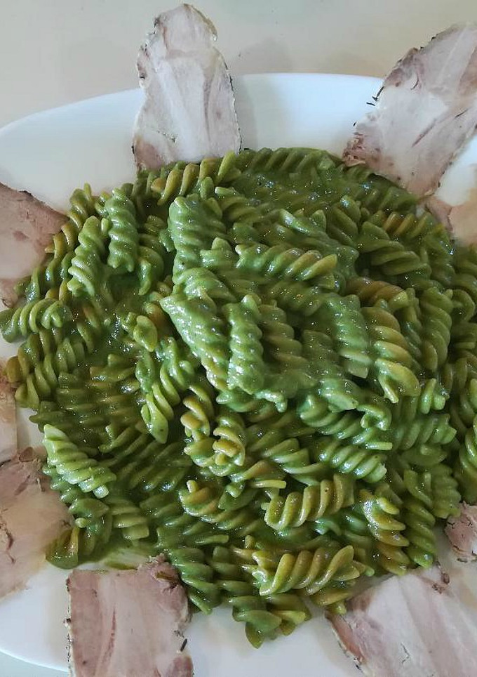 Una foto de Pasta en salsa verde