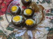 Una foto de codorniz al horno