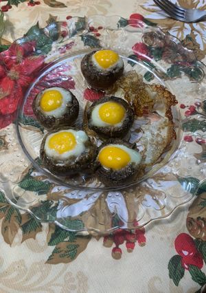 Foto principal de Champiñones rellenos de queso y huevos de codorniz