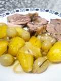 Pierna de cordero recental al horno con patatas y uvas