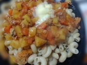 Una foto de pollo tomate queso