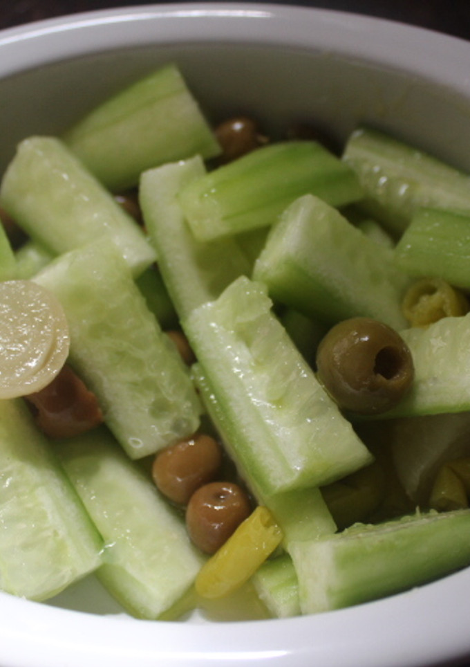 Una foto de Ensalada de bastoncitos de pepino