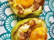 Una foto de chayote rellenos