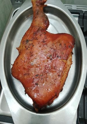 Una foto de Lechón (cochinillo) al horno