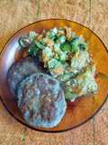 Salteado de zapallitos con hamburguesas