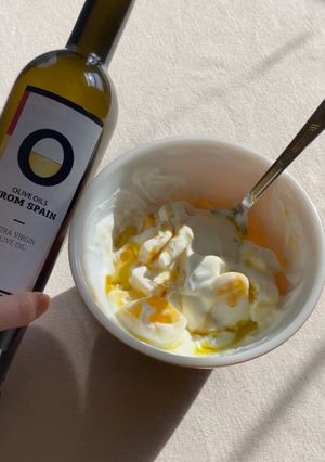 Joghurt Bowl mit nativem Olivenöl extra Rezepthauptbild
