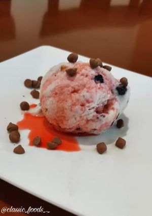 A picture of Blueberry Icecream.