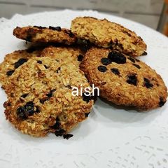 A picture of Oats and cranberry cookies.
