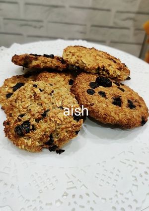 A picture of Oats and cranberry cookies.