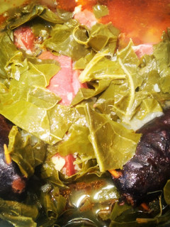 Una foto de Berzas con jamón y morcilla