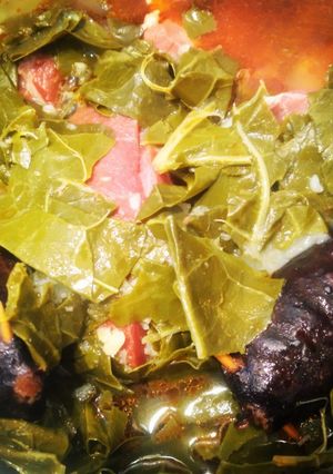 Una foto de Berzas con jamón y morcilla