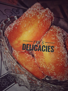 A picture of Fluffy ring doughnuts.
