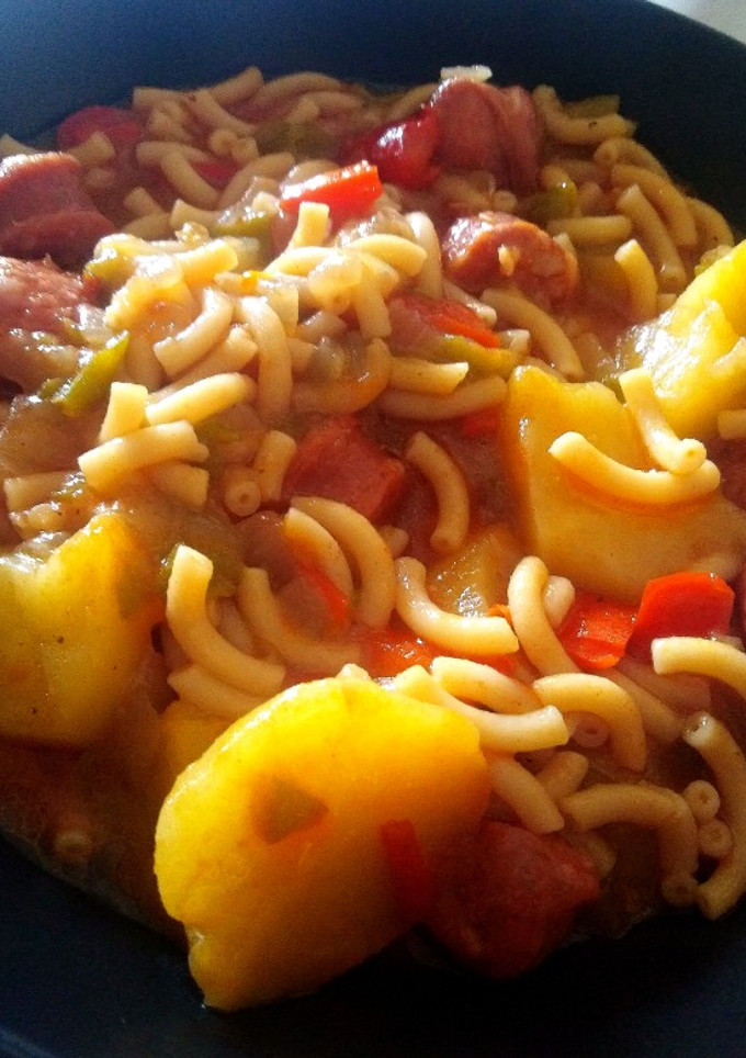 Una foto de Riojana con fideo y patata