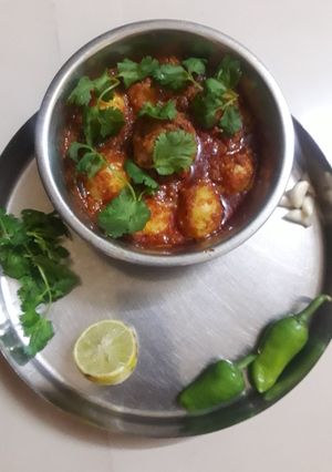 લસણીયા બટાકા (Lasaniya Bataka Recipe In Gujarati) રેસીપી મુખ્ય ફોટો