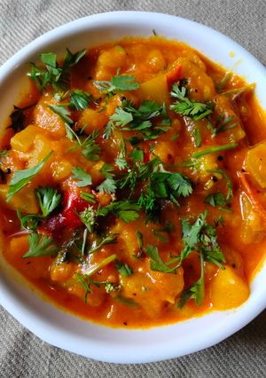 દૂધીનું શાક (Dudhi Shak Recipe in Gujarati) રેસીપી મુખ્ય ફોટો