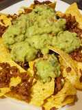 Nachos con carne y guacamole