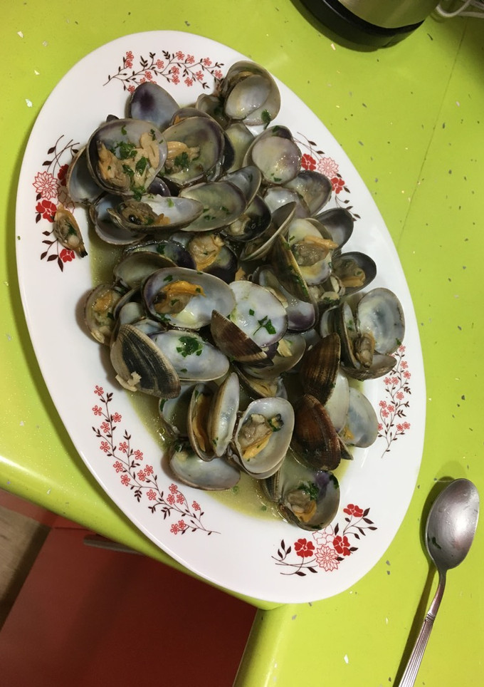 Una foto de Almejas al ajillo