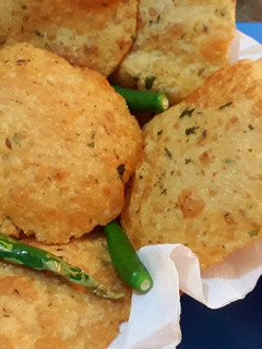 कसूरी मेथी मसाला पूरी (kasuri methi masala poori recipe in Hindi) रेसिपी मुख्य फोटो