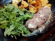 Una foto di involtino di carne
