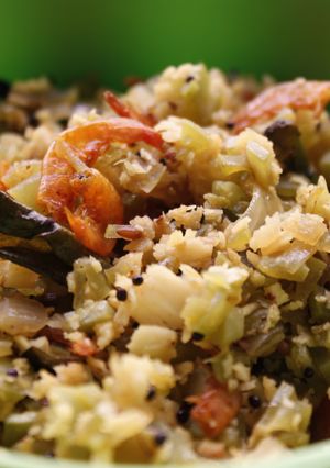 A picture of Snake gourd(padavalanga) and dried shrimp(unakka konju) thoran.