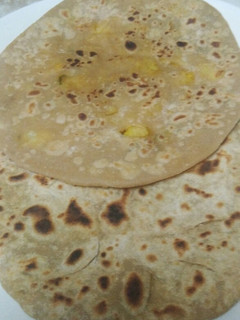 ஆலு பரோட்டா(Aloo paratha) செய்முறை முக்கிய புகைப்படம்