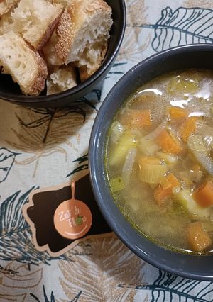 Une photo de 🍃 Bouillon de légumes (base pour des soupes)