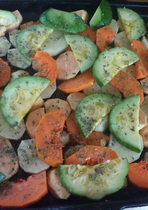 Una foto de Verduras al horno🍅🥑🍆🥔🥕🌽🌶️
