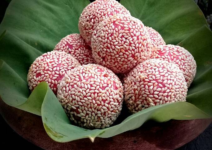 Langkah Mudah untuk Membuat Onde onde buah naga yang Lezat