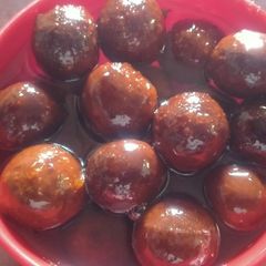 A picture of Gulab Jamun.