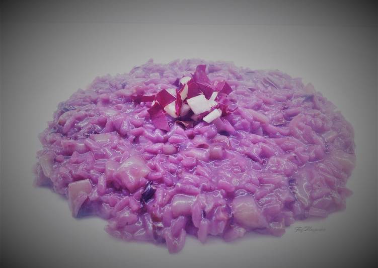 Risotto con radicchio trevigiano tardivo e salsa di mirtilli