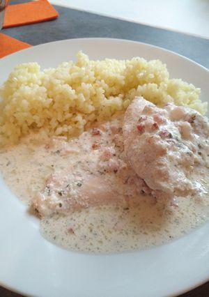 Fokhagymás, tejfölös, bacon szalonnás csirkemell recept fotója