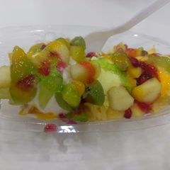 A picture of Icecream Fruit Boat.