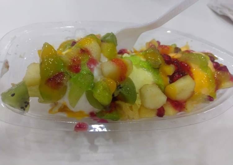 Steps to Prepare Award-winning Icecream Fruit Boat