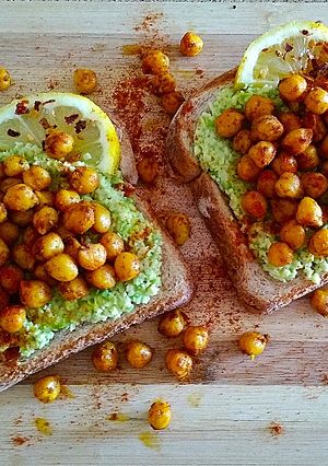 Φωτογραφία της συνταγής Ψωμί με avocado και ρεβίθια