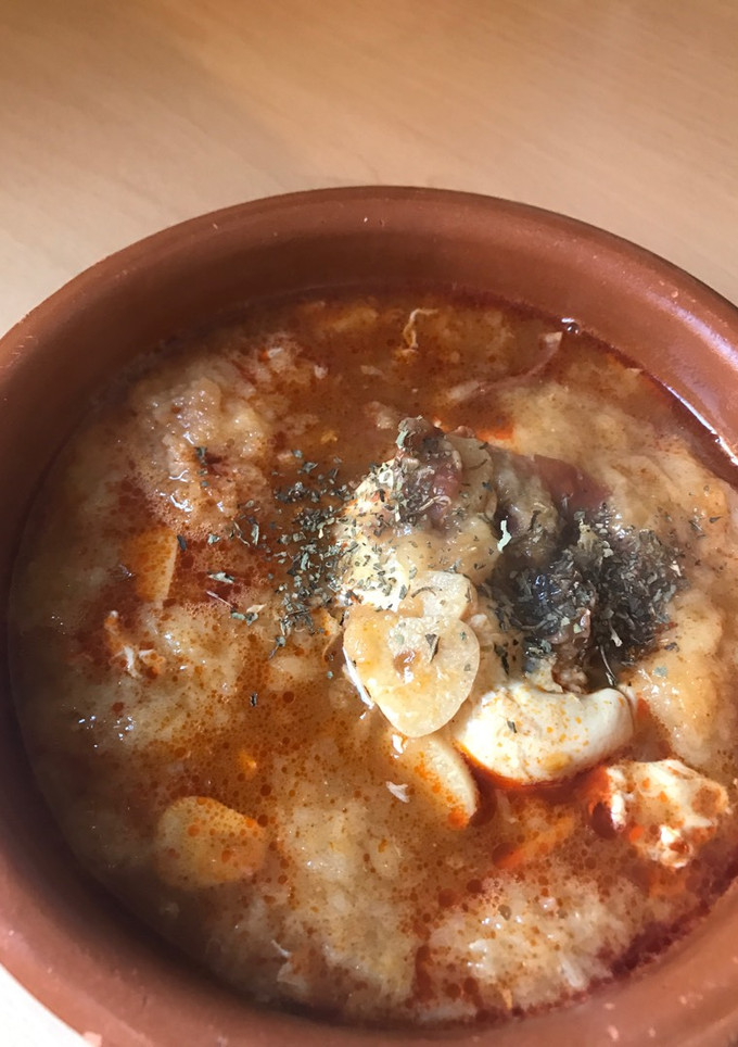Una foto de Sopa castellana o sopa de ajo