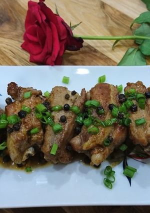 Hình của món Sườn non kho tiêu.
