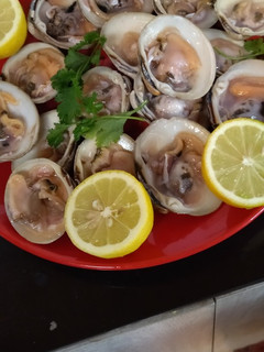 Una foto de Almejitas crudas con limón