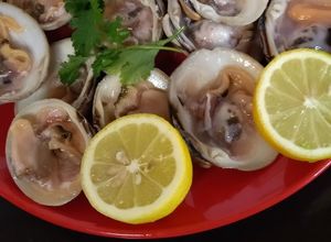 Una foto de Almejitas crudas con limón