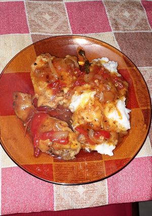 Una foto de Pollo en salsa