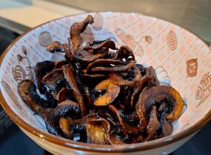 Une photo de Chips de champignons