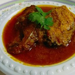 A picture of Bengali mustard fish curry.