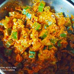 A picture of Masala bhindi (lady finger).