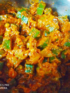 A picture of Masala bhindi (lady finger).