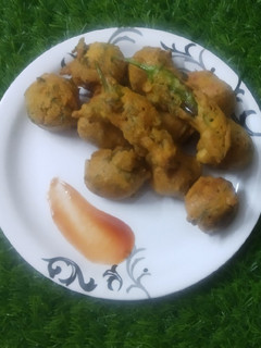 मेथी ना गोटा (Methi na gota recipe in Hindi) रेसिपी मुख्य फोटो