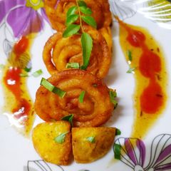 A picture of Aloo ki jalebi chaat.
