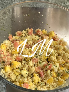 Una foto de Cuscús de frutas y hierbas aromáticas